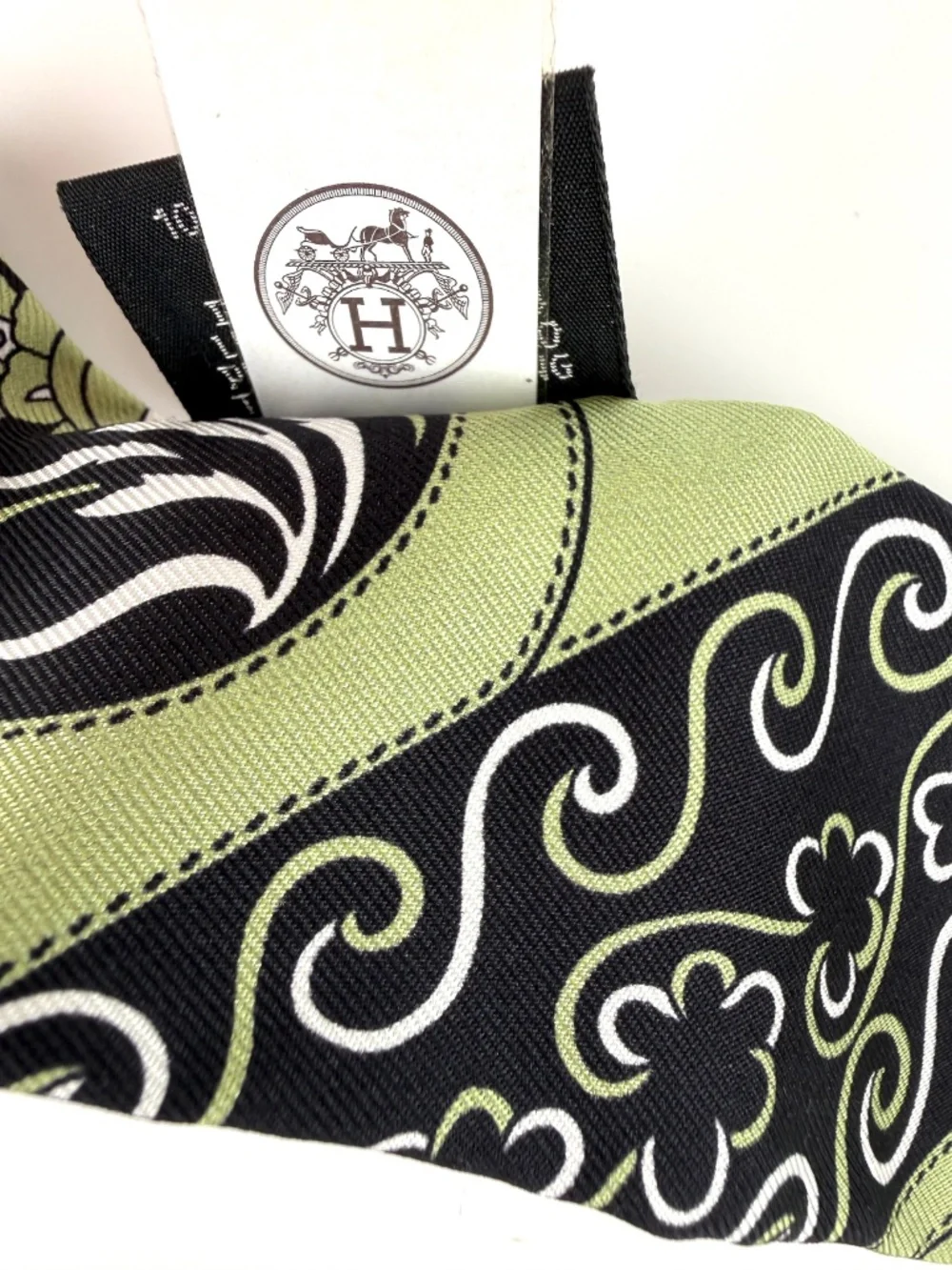Hermes Festival des Amazones Print Pistachio Green White Black Silk Twilly Scarf